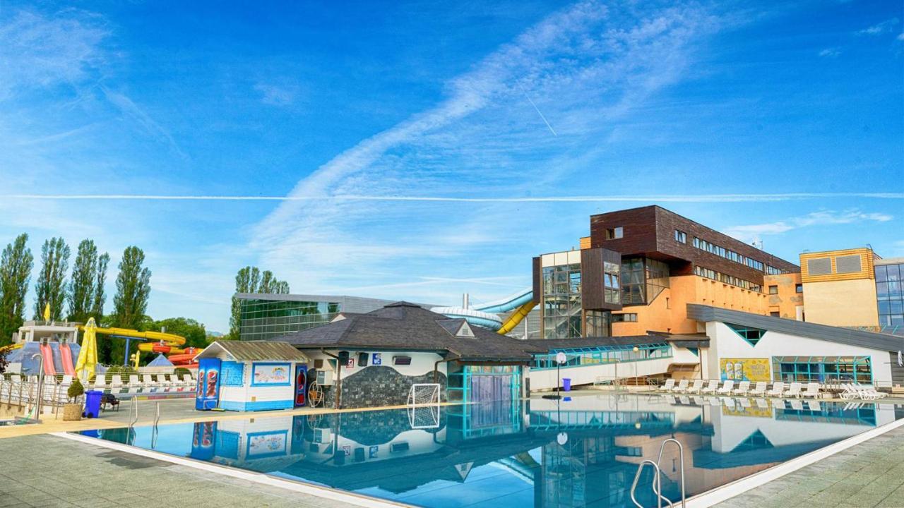 Hotel Aquacity Riverside Poprad Buitenkant foto