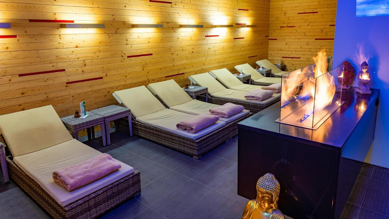 Hotel Aquacity Riverside Poprad Buitenkant foto