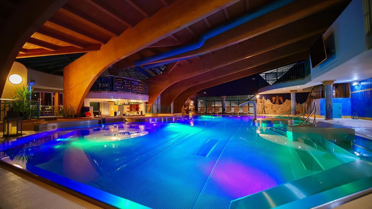 Hotel Aquacity Riverside Poprad Buitenkant foto