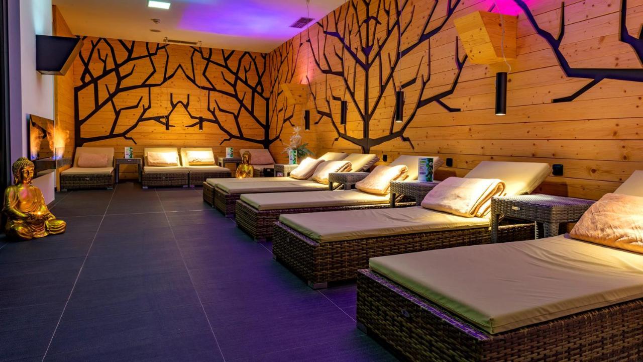 Hotel Aquacity Riverside Poprad Buitenkant foto