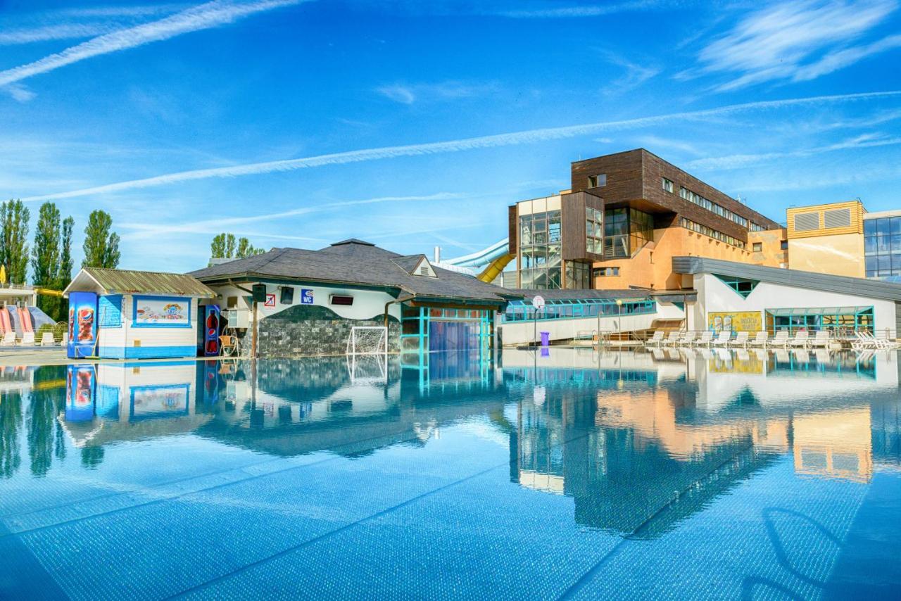 Hotel Aquacity Riverside Poprad Buitenkant foto