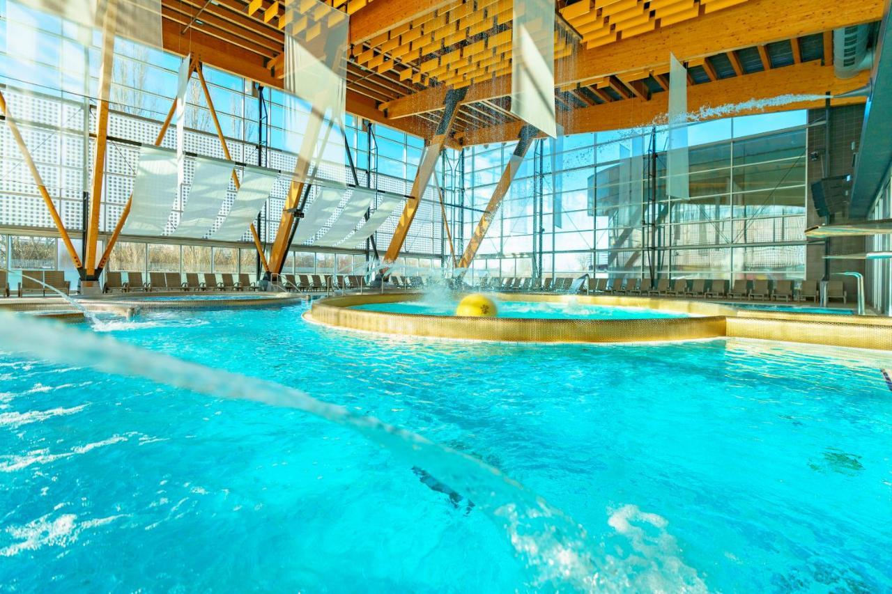 Hotel Aquacity Riverside Poprad Buitenkant foto