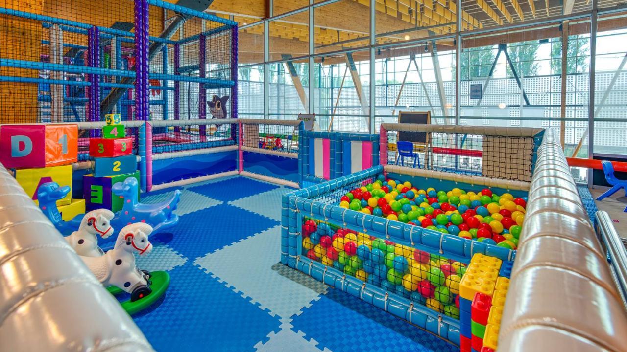 Hotel Aquacity Riverside Poprad Buitenkant foto