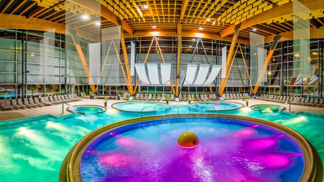Hotel Aquacity Riverside Poprad Buitenkant foto