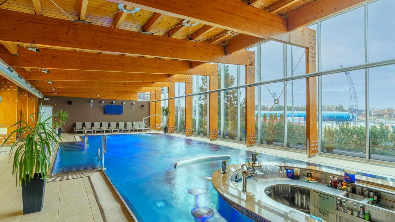 Hotel Aquacity Riverside Poprad Buitenkant foto