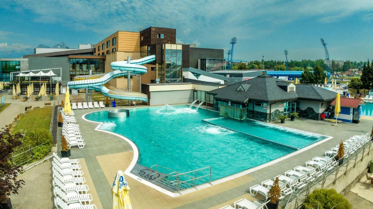 Hotel Aquacity Riverside Poprad Buitenkant foto