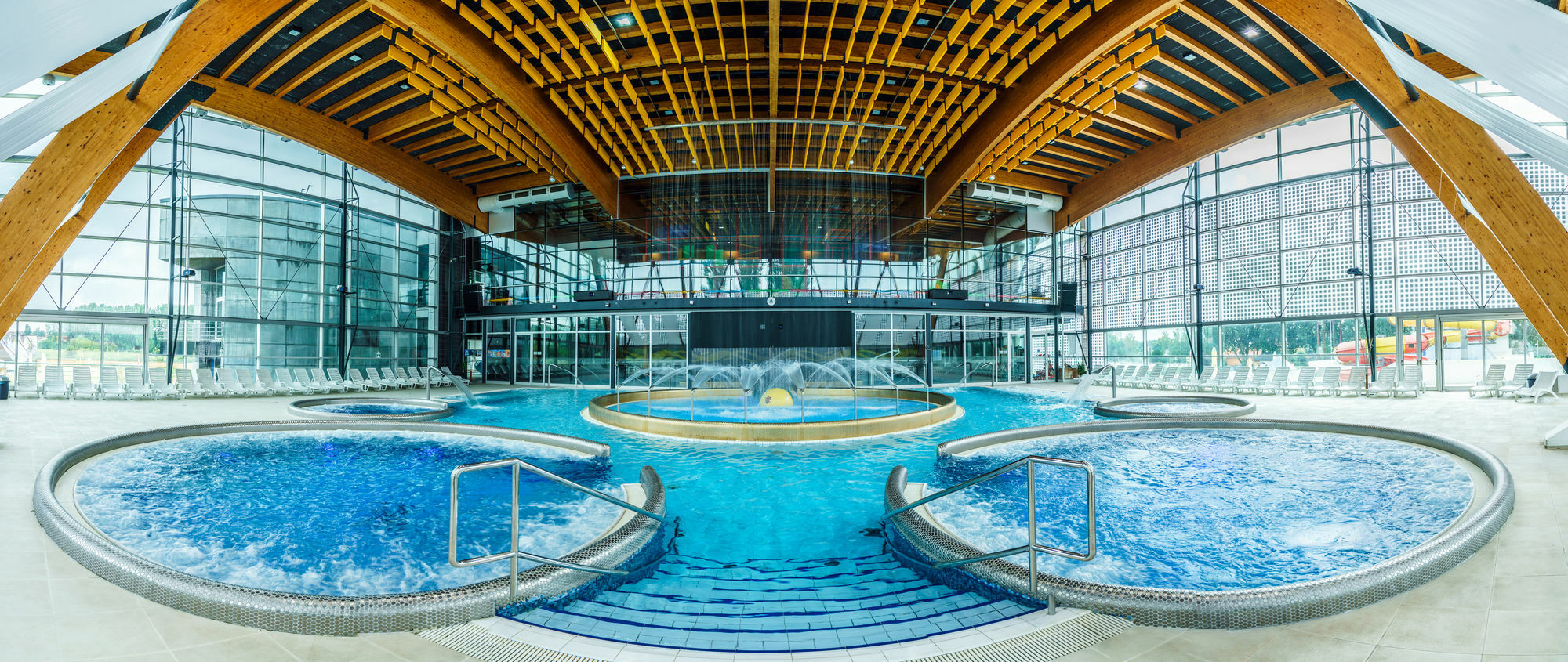 Hotel Aquacity Riverside Poprad Buitenkant foto